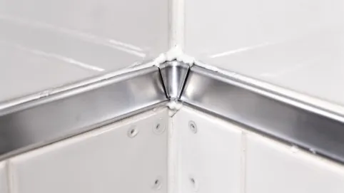 montaż narożników do glazury